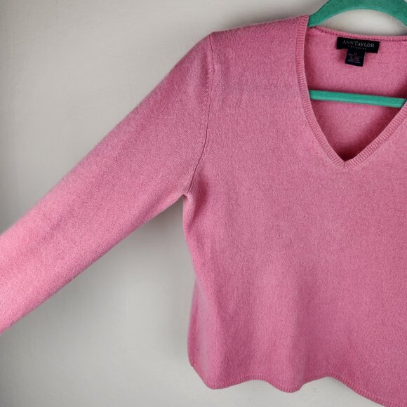 Ann Taylor Pink 100% Cashmere V-Neck Sweater sz M Flawed - Picture 4 of 9